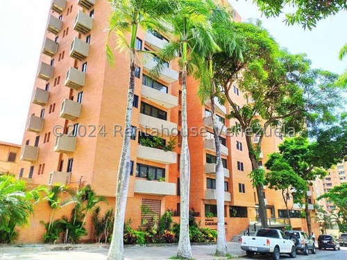 Apartamento Remodelado En Venta, En El Rosal 24-16121