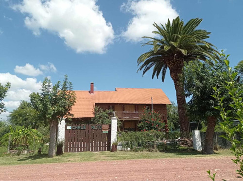 Chalet De Dos Plantas Con Parque