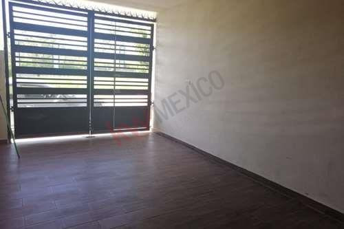 Imagen 7 de 25 de Casa Duplex En Las Bugambilias 3er Sector Totalmente Remodelada Excelentes Acabados 3 Recamaras Lista Para Habitar, Amplia Sala Comedor Concepto Abierto