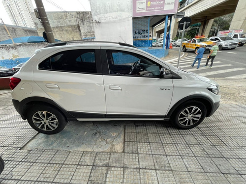 Imagem 11 de 12 de Chevrolet Onix Activ 1.4
