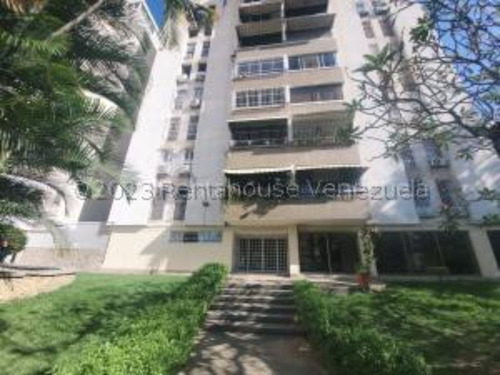 #24-9847  Comodo Apartamento En San Roman 