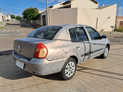 Renault Clio Sedan 1.0 16v Expression Hi-flex 4p