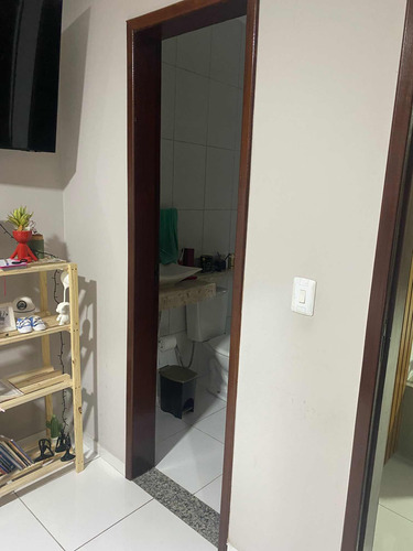 Casa Em Rua 2 Quartos Um Com Suite , Área Muito Ampla.