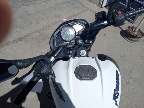 Bajaj Rouser Ns 200 Naked Deportiva 0km Carburador Sin Abs