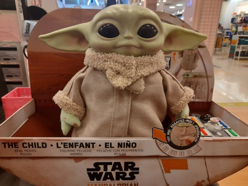 Baby Yoda Star Wars Con Movimientos, A Control Remoto