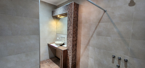 Dueño Vende!!! Casa 6 Ambientes Y 3 Baños, Moron.