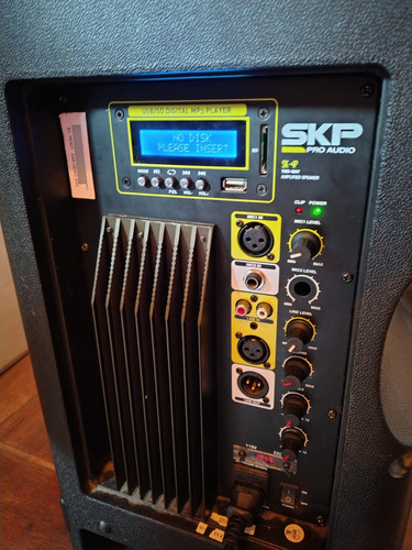 Parlante Caja Activa Skp 250w 15 Operando Para Reparar Negro (Usado)