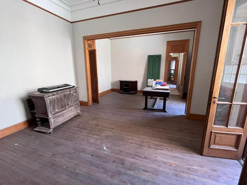 Venta Departamento De Época Con 6 Dormitorios Y 282m2 A Usd 640 Por M2 En Microcentro Rosario
