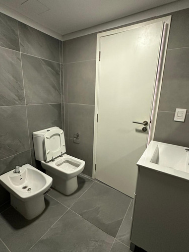 En Venta Espectacular Departamento De 3 Ambientes, Edificio Con Amenities, Quinchos, Solárium Con Pileta E Hidromasaje!! Excelente Calidad Constructiva En Rosario
