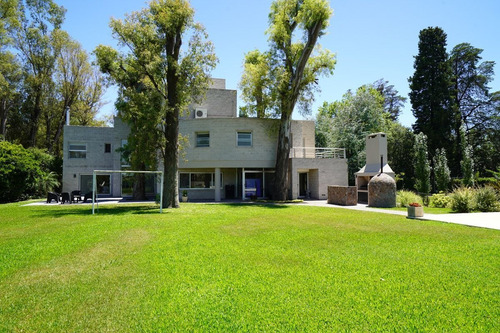 Imagen 3 de 30 de Venta Casa, 5 Amb. Pileta, Parque B Cerrado Casco Leloir