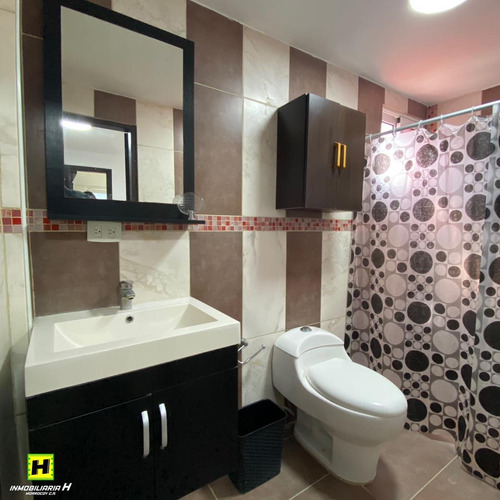 Imagen 13 de 14 de En Venta Amplia Casa Con Piscina Privada En Playuela Tucacas