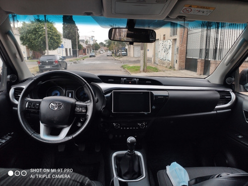 Imagen 7 de 11 de Toyota Hilux 2.8 Cd Srv 177cv 4x4 2016
