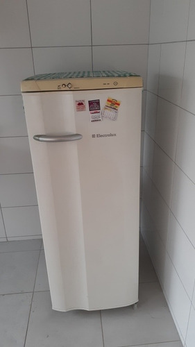 Imagem 1 de 2 de Verde Uma Geladeira $ 600