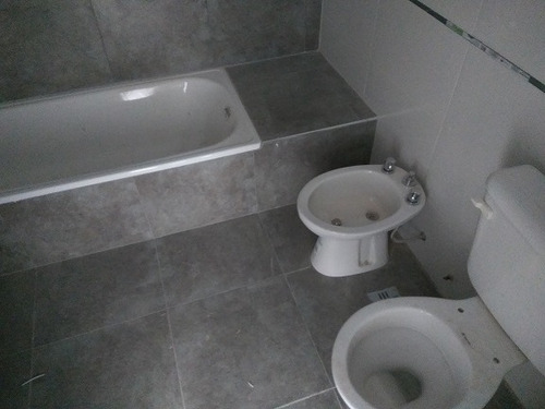 Imagen 4 de 10 de Alquiler De Departamento 1 Ambiente Sáenz Peña / Cochera