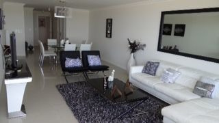 Venta De Apartamento, 3 Dormitorios. Playa Brava