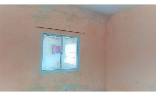 Casa En Venta - 2 Dormitorios 1 Baño - 153mts2 - Morón