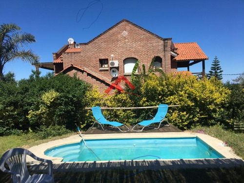 Casa En Venta Y Alquiler,espectacular Esquinera Con Piscina En Montoya - La Barra - Punta Del Este- Ref: 1690