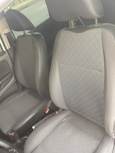 Imagem 5 de 10 de Volkswagen Fox 2013 1.0 Vht Black Total Flex 5p
