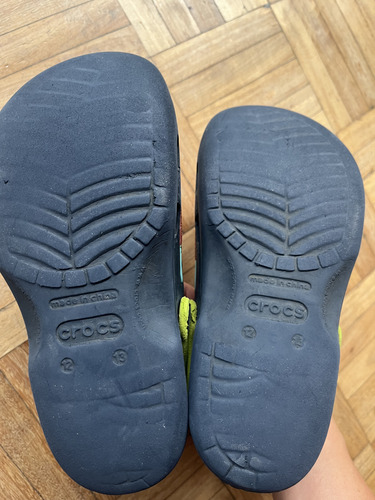 Crocs De Dinosaurios Talle 12-13 (Usado)
