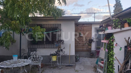 Casa En Venta De Una Planta En Colonia Dale.