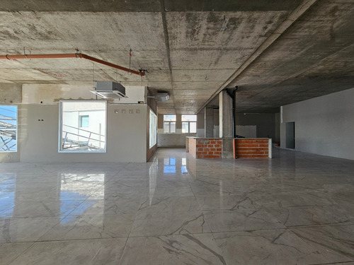 Local Comercial De 340m2 Con Vista Al Río En Alquiler En Puerto Norte