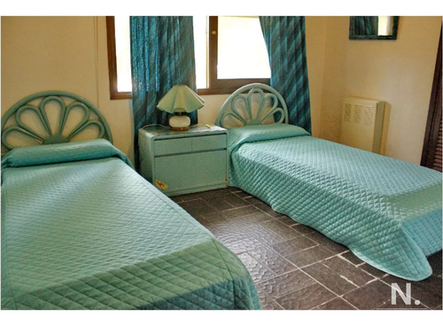 Vendo Casa 5 Dormitorios Con Piscina, Primeras Paradas Playa Mansa A 300 M Del Mar, Punta Del Este.