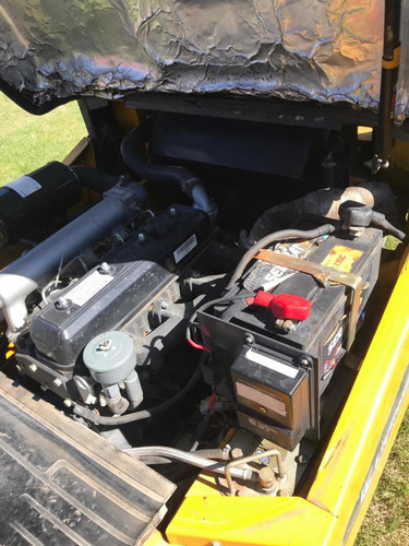 Imagen 8 de 10 de Autoelevador Liugong 2.5 Tn Diesel Torre Triple 5 Mt 2016