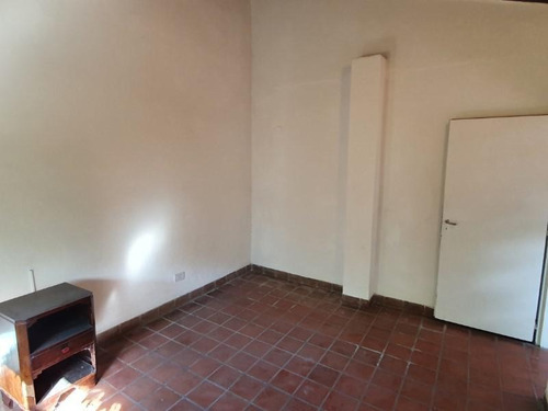 Imagen 12 de 25 de Piaggio Y Montenegro, Casa De Dos Dormitorios Con Amplio Jardín, Excelente Barrio