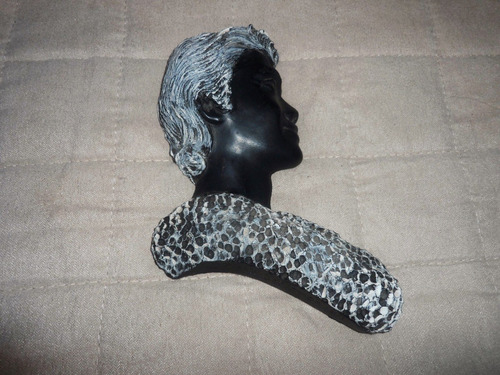 Figura Escultura Vintage 1971 Hombre Hawaiano D Coral Negro