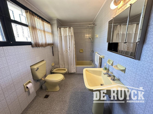 Casa Sobre 2 Lotes A 1 Cuadra Y Media De Monteagudo