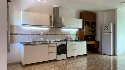 Casa En Venta - 3 Dormitorios 2 Baños - 238mts2 - Roque Perez