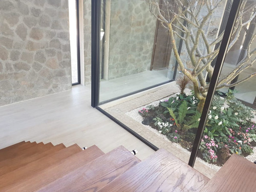 Residencia De Autor En Altozano, 4 Recámaras, Una En Pb, Estudio, Family Room..