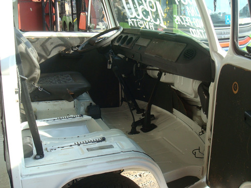 Volkswagen Kombi FurgãO 1.6 3p