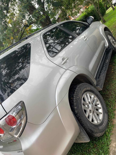 Toyota Sw4 3.0 Srv Cuero 171cv 4x4 At 2013 7asientos