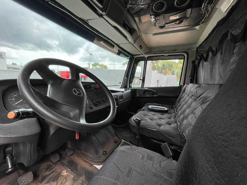 Imagem 11 de 15 de Mercedes-benz Atron 1319 2p 2015
