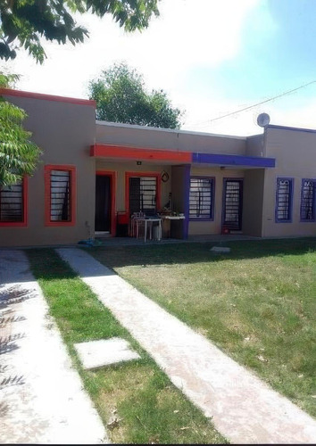 Casas En Venta - 2 Dormitorios 2 Baños - 250mts2 - Mar Del Tuyú