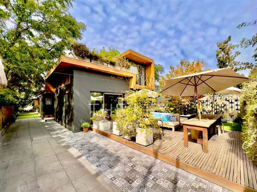Casa En Venta De 5 Dormitorios Y Piscina - Ñuñoa