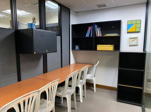 Imagen 3 de 11 de Oficina En Venta En La Av. Bolivar Cód 140778