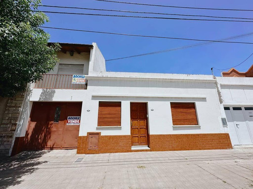 Casa En Venta De 2 Dormitorios C/ Cochera En Pedro Pico