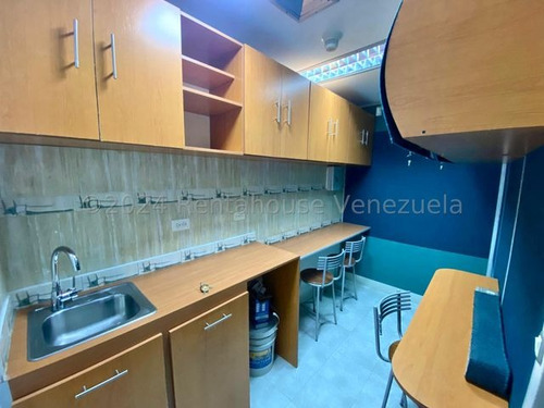 Oficina Amoblada Y Con Excelente Distribución Amoblada En Alquiler Ccct Caracas