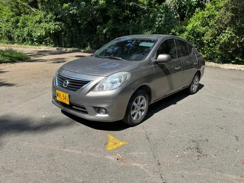 Nissan Versa Advance 1.6 Mt