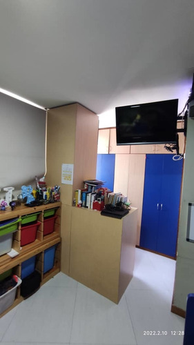 Imagen 10 de 20 de Vendo Apartamento Actualizado En Calle Cerrada De La Urbina