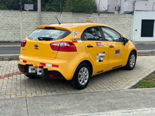 Taxi Kia Rio R Hatchback 2012 Con Puesto