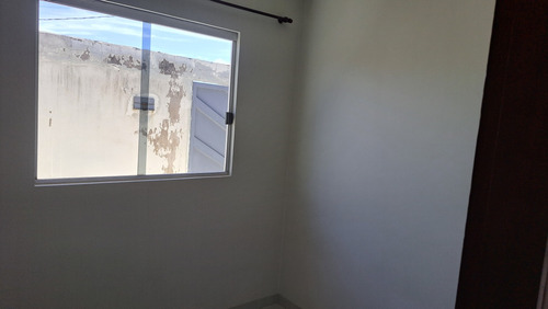 Casa Com 3 Dorms, 1 Wc, Sala E Cozinha Integradas E Garagem.