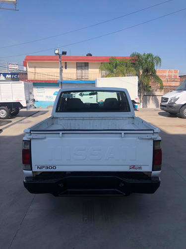 Imagen 6 de 14 de Nissan Np300 2013 2.4 Doble Cabina Lujo Mt