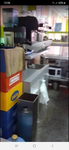 Imagen 4 de 13 de Local A Pie De Calle Restaurant Con Mobiliario Remodelado