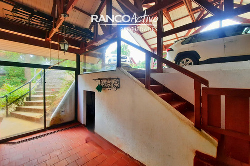 Hermosa Casa Con Amplios Espacios Y Entorno Natural. 4d, 3b