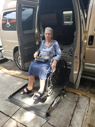 Imagen 1 de 5 de Taxi Para Discapacitados Con Rampa (silla De Ruedas)