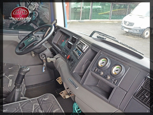 Imagem 13 de 15 de Caminhão Trucado Constellation 24-250 Baú Carga Conservado