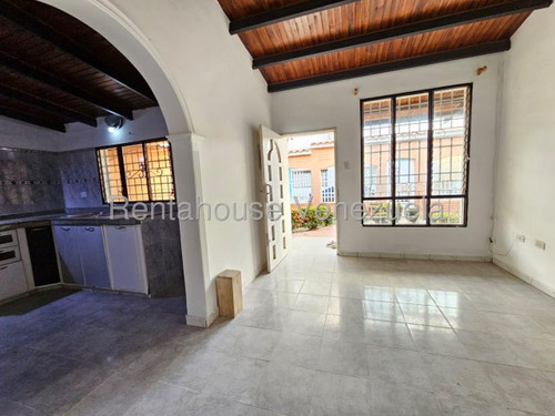 Casa En Venta La Morita I Urb Los Sauces Maracay 25-18599 Apd
